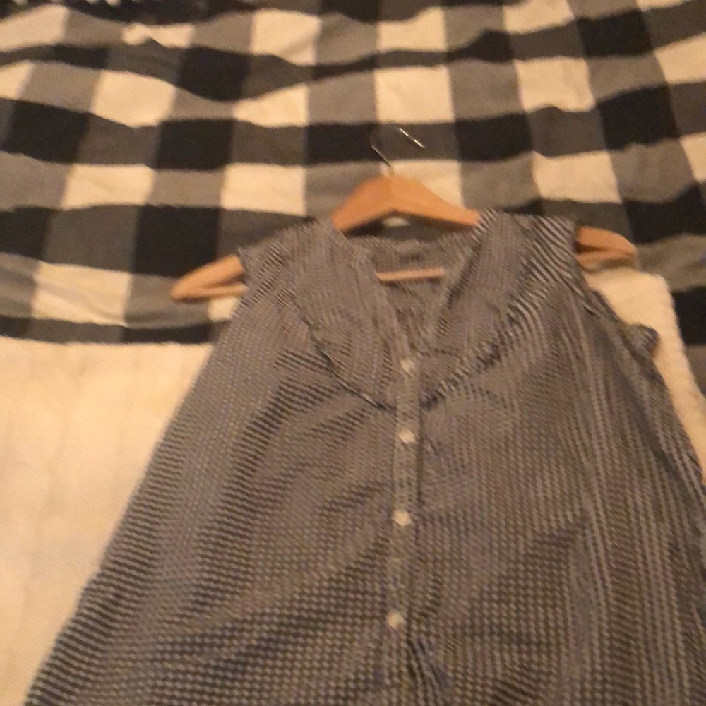 Navy blue gingham sleeveless old navy shirt blouse small